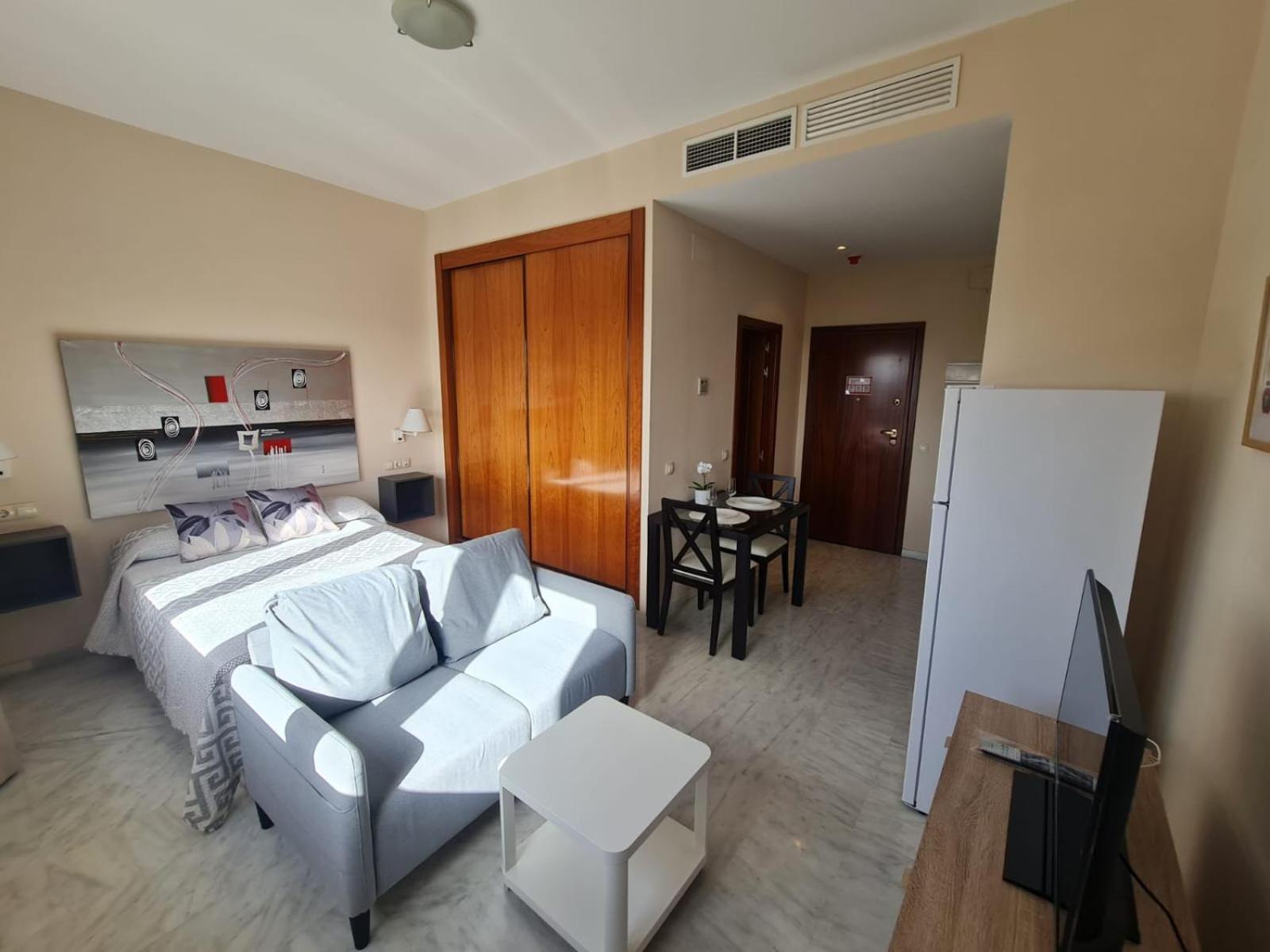 Lux Abril Apartment Севиля Екстериор снимка