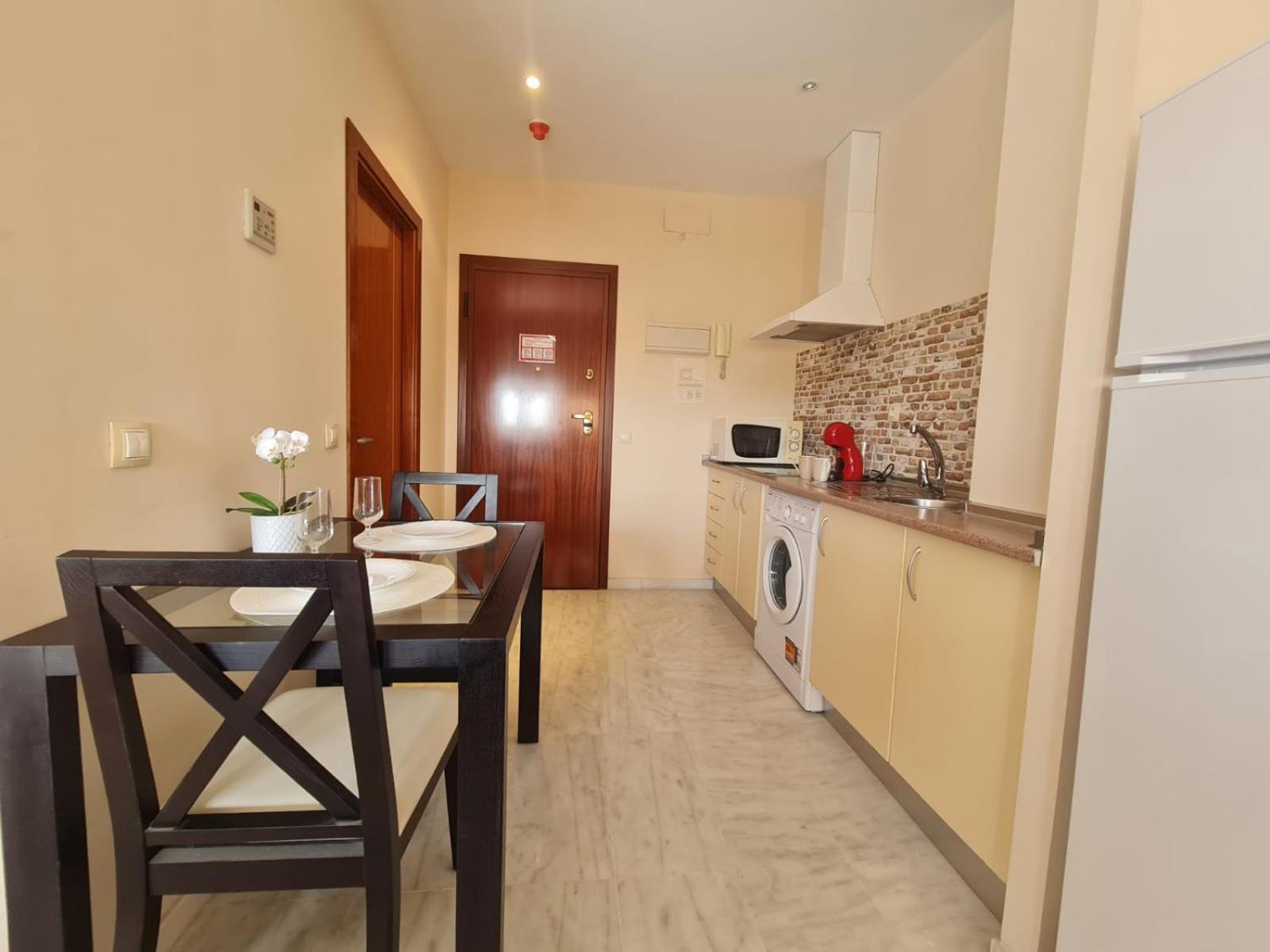 Lux Abril Apartment Севиля Екстериор снимка